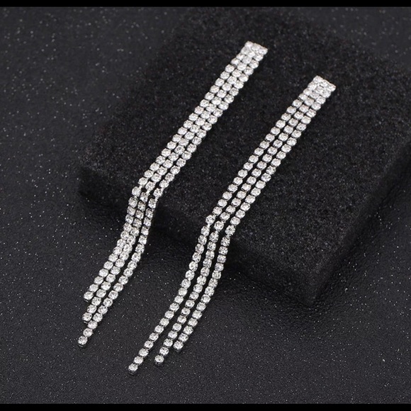 NWT Rhinestone dangle earrings - Picture 2 of 5